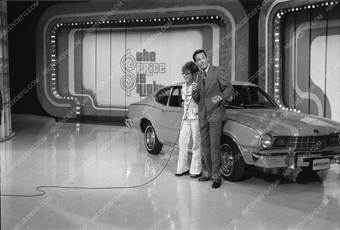 Bob Barker and contestant TV game show The Price Is Right 8b20-8669