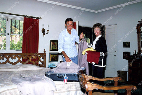 Bob Barker and wife pack for vacation 8b20-8680