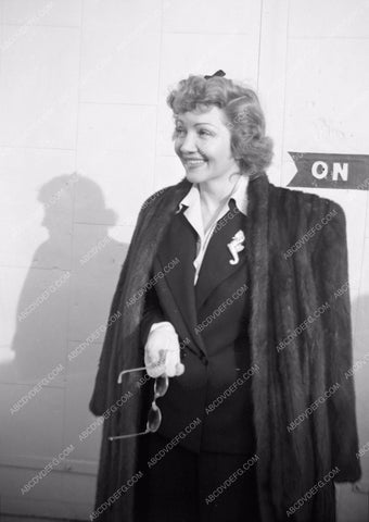 Claudette Colbert outside the studio 8b20-8862