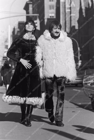 Cher Sonny Bono strolling through town 8b20-9111