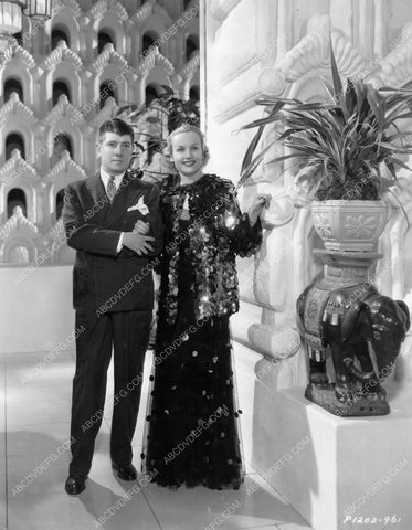 Carole Lombard and some fellar 8b20-9125