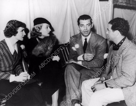 candid Claudette Colbert Carole Lombard Clark Gable Frank Capra 8b20-9137