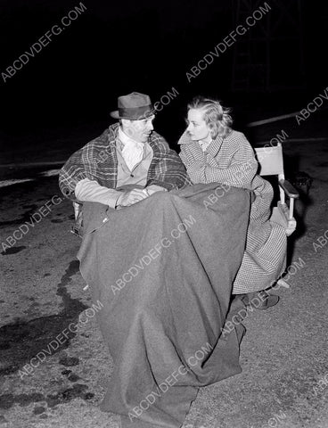 candid Clark Gable Carole Lombard bundled up in the cold 8b20-9139
