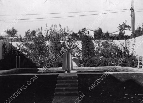 Carole Lombard outside by the swimming pool 8b20-9195