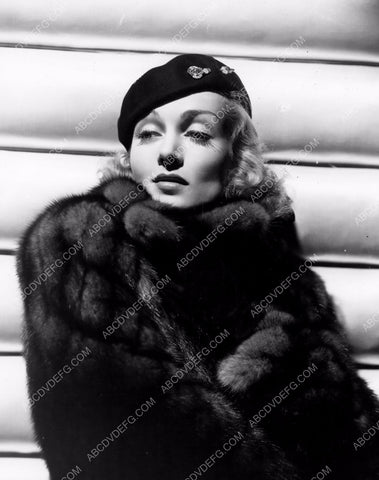Carole Lombard ready for the chill 8b20-9226