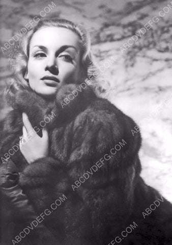 Carole Lombard in fur coat 8b20-9230