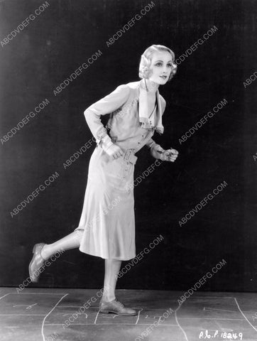 Carole Lombard playing hopscotch 8b20-9236