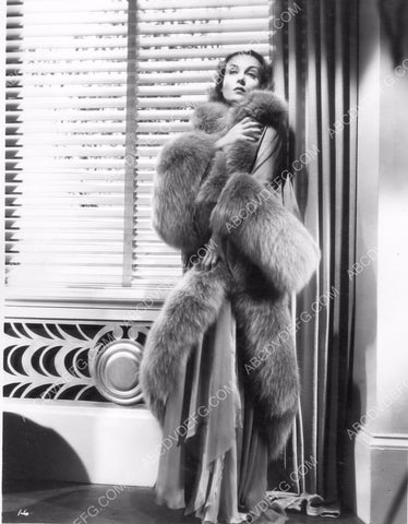 Carole Lombard wrapped in fur 8b20-9239