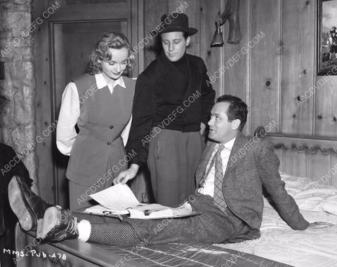 Carole Lombard Robert Montgomery go over the script with the director 8b20-9246
