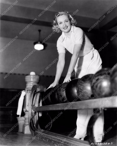 Carole Lombard spends some time at the bowling alley 8b20-9252