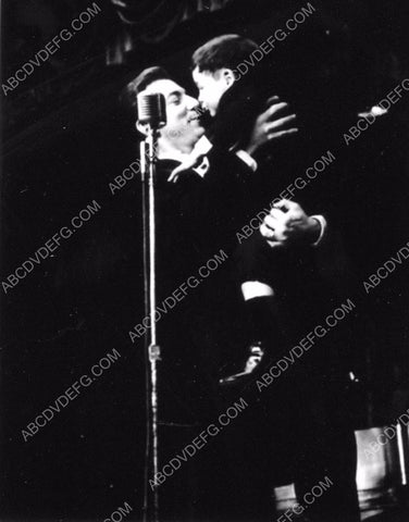 Bobby Darin and son on stage 8b20-9301