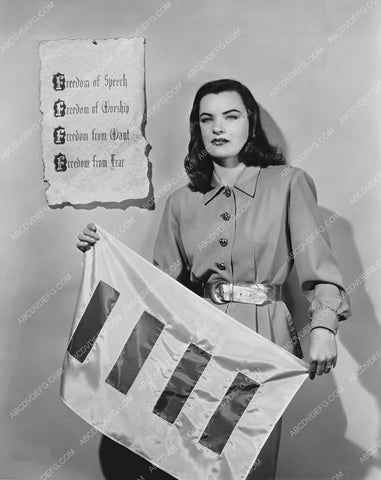 beautiful Ella Raines pic 8b20-9761