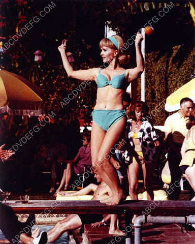 Debbie Reynolds some maracas dancing on the diving board 8b20-9921