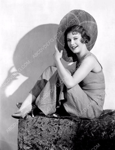 adorable Ginger Rogers leisure clothes and sun hat 8b20-9982