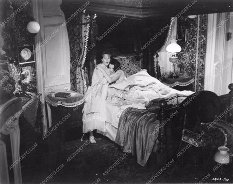 Julie Harris Claire Bloom classic horror film The Haunting haunt-31