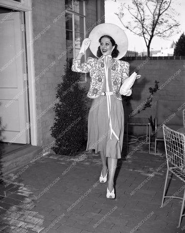 Loretta Young in hat and gloves exiting house lyoung-49
