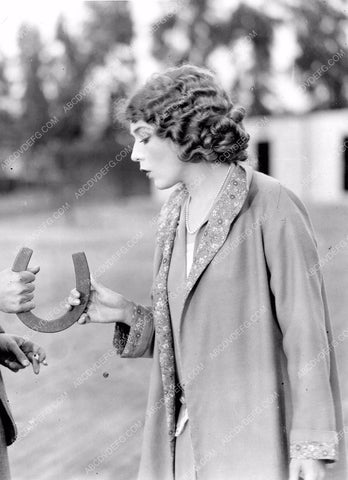 Mary Pickford and horseshoe mpick-57