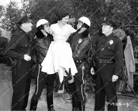 May Wynn and police extras behind the scenes The Man Is Armed mwynn-03