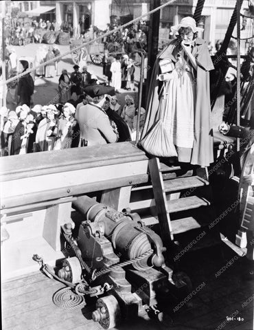 cast scene musical film Naughty Marietta naug810-07