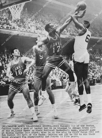 crp-00010 news photo sports basketball Bill Russell Boston Celtics vs Cliff Hagan Bob Pettit Atlanta Hawks NBA finals crp-00010