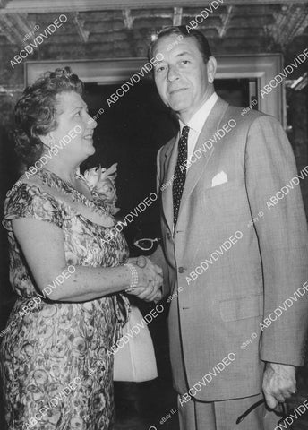 crp-014 press photo Paul Henreid meets Mrs Evelyn Sharp owner of Sharp Ltd Hotels Beverly Wilshire crp-014