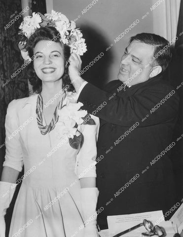 crp-042 1942 news photo Mayor LaGuardia NYC crowns Camille McLean Anderson Miss King Cotton's Maid crp-042