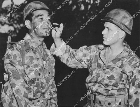 crp-00068 1944 news photo war boxing Pvt Raymond Walczak puts camouflage Sixto Escobar champ of Porto Rico crp-00068