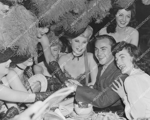 crp-073 1943 news photo boxing champ Barney Ross & wife dine Florentine Gardens Hollywood w chorus girls crp-073