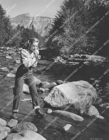 crp-090 Barbara Britton goes trout fishing on location film Gunfighters crp-090