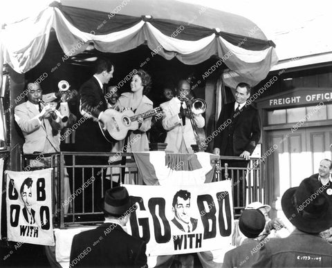 crp-10110 1961 Dean Martin, Susan Hayward, Martin Balsam on rear train platform film Ada crp-10110