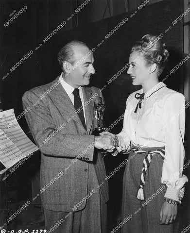 crp-01016 1947 music Morris Stoloff and Evelyn Keyes in music department Columbia Studios crp-01016