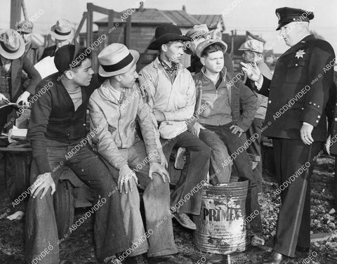 crp-01024 1936 Oakland Calif Police Declare War on Itinerants patrolman George Pardee questions youths crp-01024