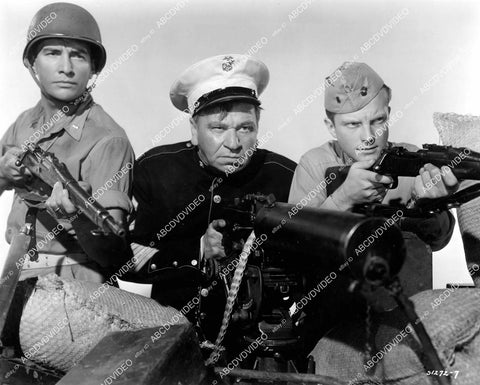 crp-10382 1943 photo Wallace Beery, William Lundigan, Donald Curtis & machine gun film Salute to the Marines crp-10382