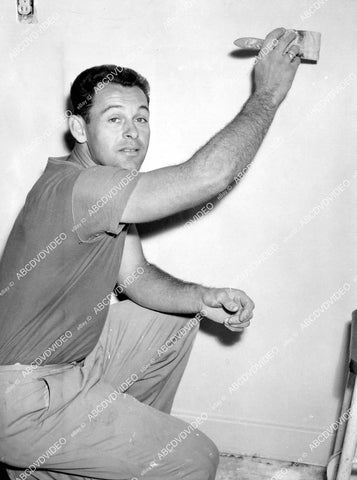 crp-10792 1948 news photo sports MLBaseball Myron Mike McCormick Boston Braves remodels his house off season Ventura Calif crp-10792