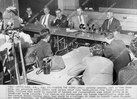 crp-10800 1959 news photo politics civil rights Little Rock Ark school integration, press police chief Gene Smith crp-10800