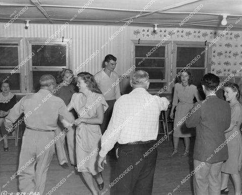 crp-00108 Barbara Britton cast and crew have square dance for a little fun crp-00108
