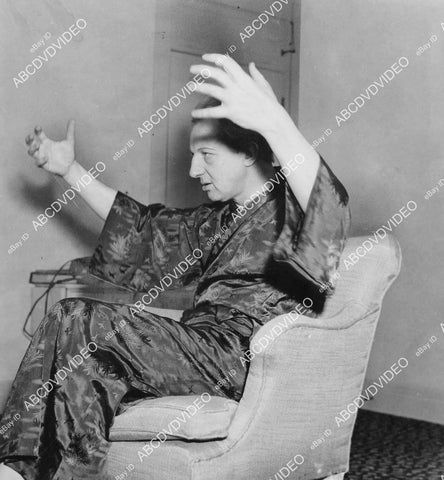 crp-01092 1936 musician conductor Leopold Stokowski in his bathrobe crp-01092