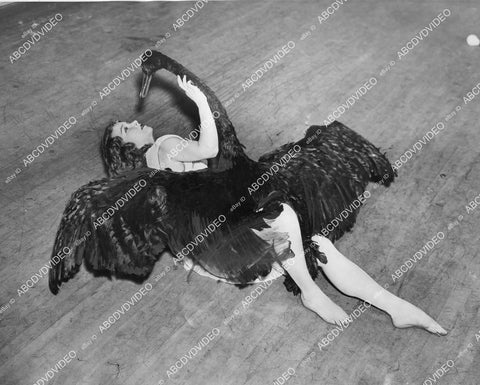 crp-01117 1935 Helen O'Shea, former Ziegfeld Girl dancer, new interpretive dance Leda and the Swan crp-01117