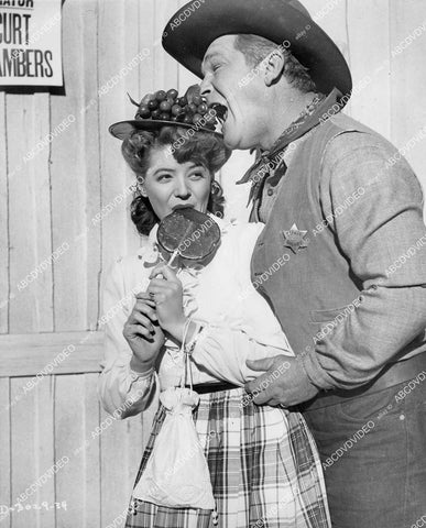 crp-00112 Jeff Donnell w big lollipop Guinn Big Boy Williams film That Texas Jamboree crp-00112