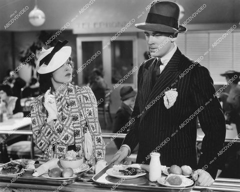 crp-11455 1937 Walter Pidgeon, Maureen O'Sullivan in the cafeteria line film My Dear Miss Aldrich crp-11455