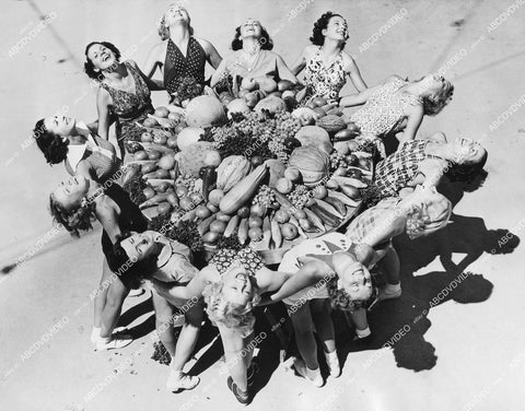 crp-11642 1937 news photo La County Fair Pamona Calif pretty girls make human fruit & vegetable basket display crp-11642