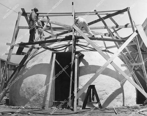 crp-01165 1942 WWII news photo Bomb Shelter Built Around Air Bubble crp-01165