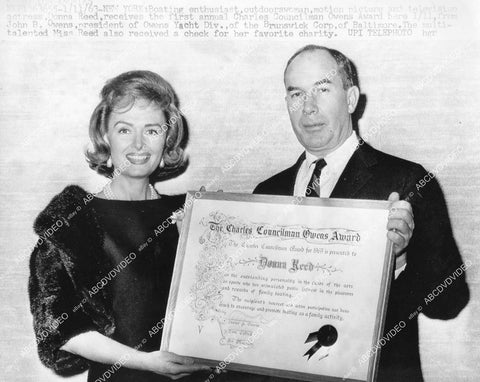 crp-01167 1963 Donna Reed gets Charles Councilman Owens Award crp-01167