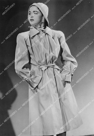 crp-11773 1944 news photo CBS radio star Julie Stevens models new stylized raincoat crp-11773