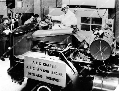 crp-11784 1959 Britain's Fighting Vehicles Research new tank A V 690 engine on diesel or gasoline for dif climate conditions crp-11784