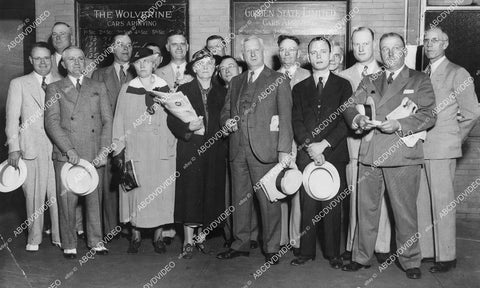 crp-11853 1936 news photo unknown group of folks at local train station Golden State Limited & The Wolverine railroad lines crp-11853