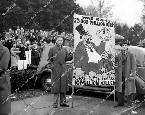 crp-11964 1936 news photo Seattle college kids protest brewing WWII war in Europe crp-11964