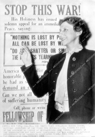 crp-11974 1944 news photo WWII Bessie Simon protests for Peace Now crp-11974