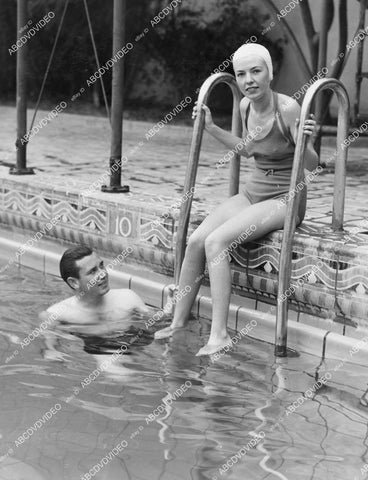 crp-11978 1930's news photo Mr & Mrs Lawrence Tavener (asst of Hal Roach Studios) at Agua Caliente swimming pool crp-11978