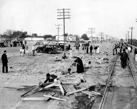crp-01197 1940 winning pic Graflex Golden Anniversary - Train Wreck by Brad Smith of McAllen Texas crp-01197